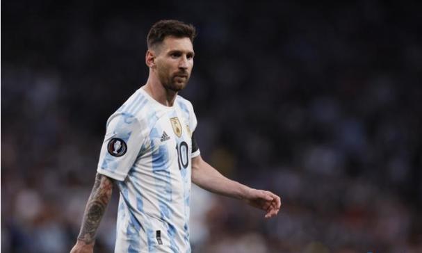 2025金鸡奖：易烊千玺拿影帝，倪妮展现完美身材，钟楚曦泪洒现场